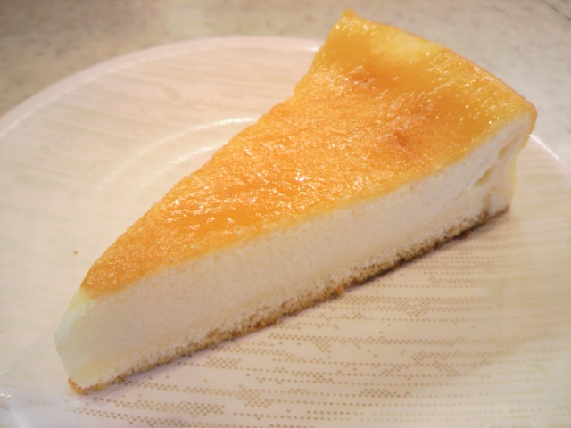 かっぱ寿司のチーズケーキ（108円）