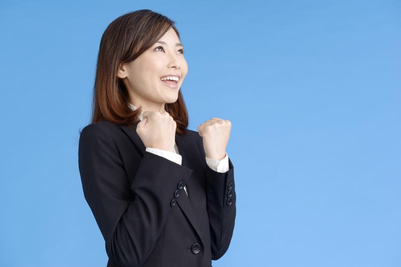 転職を考えている20代の女性