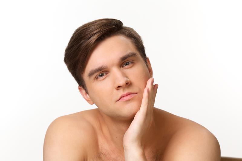 ひげ脱毛をした男性