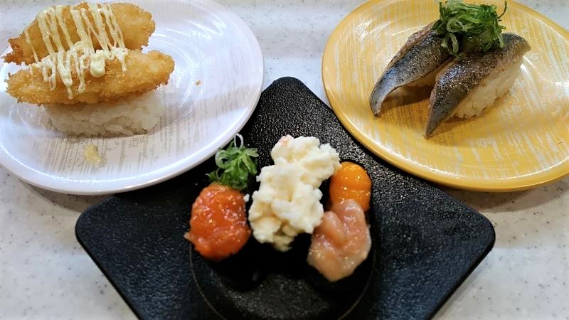かっぱ寿司の期間限定メニュー３皿（北海道の恵み 軍艦三昧や、焼きサンマなど）