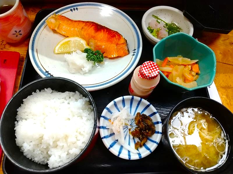 益元の日替わりランチ（銀鮭の塩焼き）