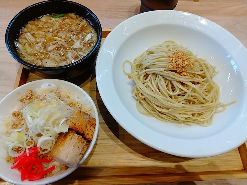 背脂にんにくつけ麺とミニお肉ごはん