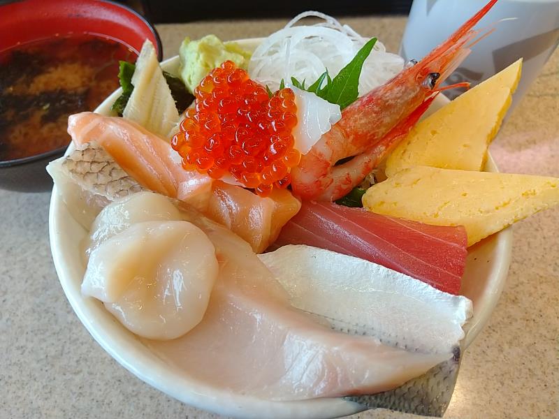 平禄寿司の海鮮丼