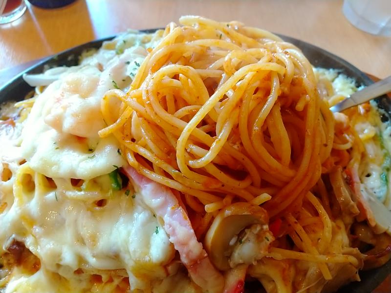 チーズの下に隠れていたスパゲッティ