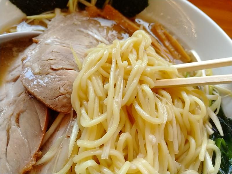 ネギチャーシューメンの麺