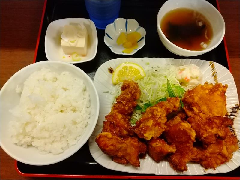 恵伊登のから揚げ定食