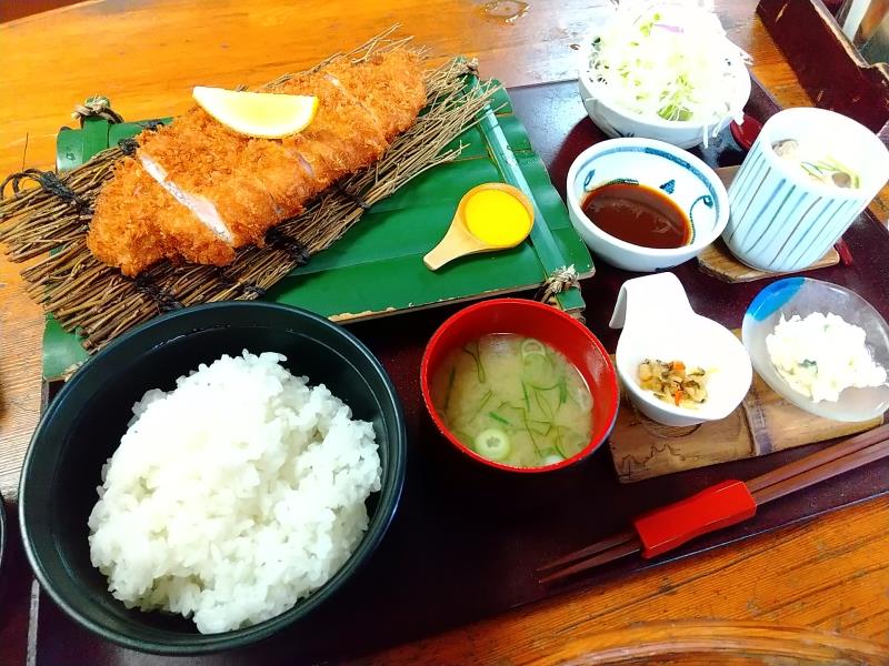 みのるの「ロースとんかつ定食」