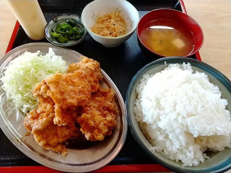 朝日ドライブインのからあげ定食