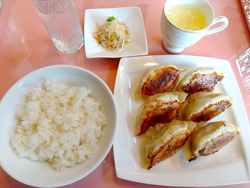 福龍餃子館のジャンボ焼餃子定食