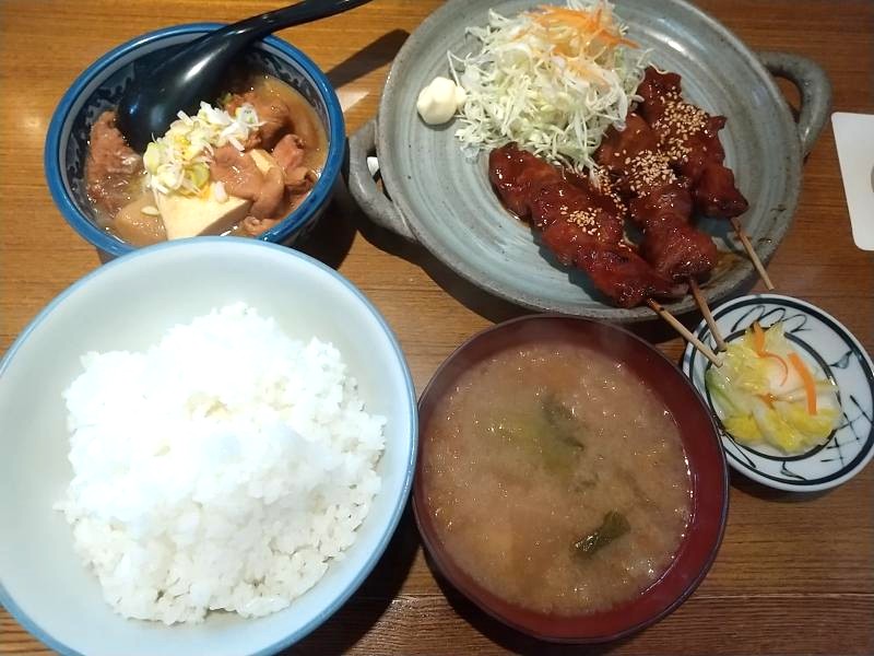 辛味噌カシラ定食&もつ煮