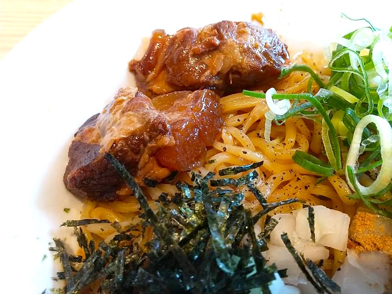 油そばの角煮も旨い！