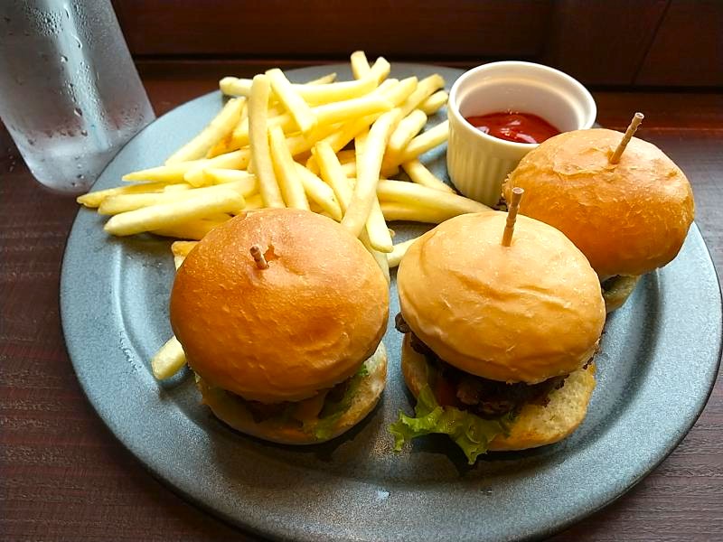 ラフいわき駅前店のミニバーガー3個セット