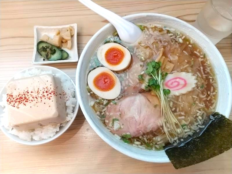 かこい食堂のワンタン麺&とうふめし