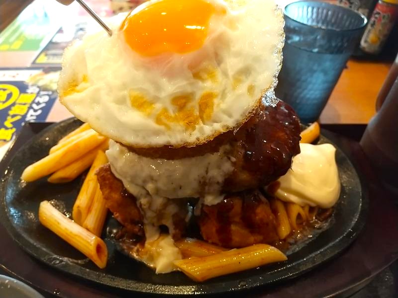 爆盛マウンテン定食のおかず