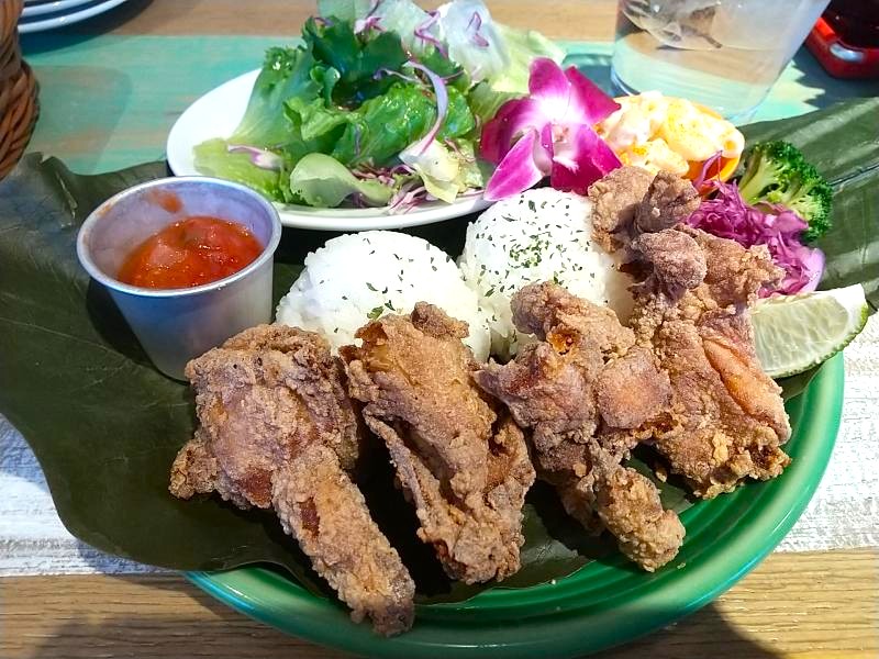 コナズ珈琲 郡山店のアロハモチコチキンプレート