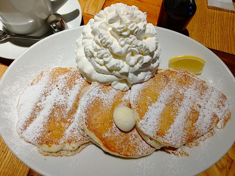 コナズ珈琲のクラシックホイップパンケーキ