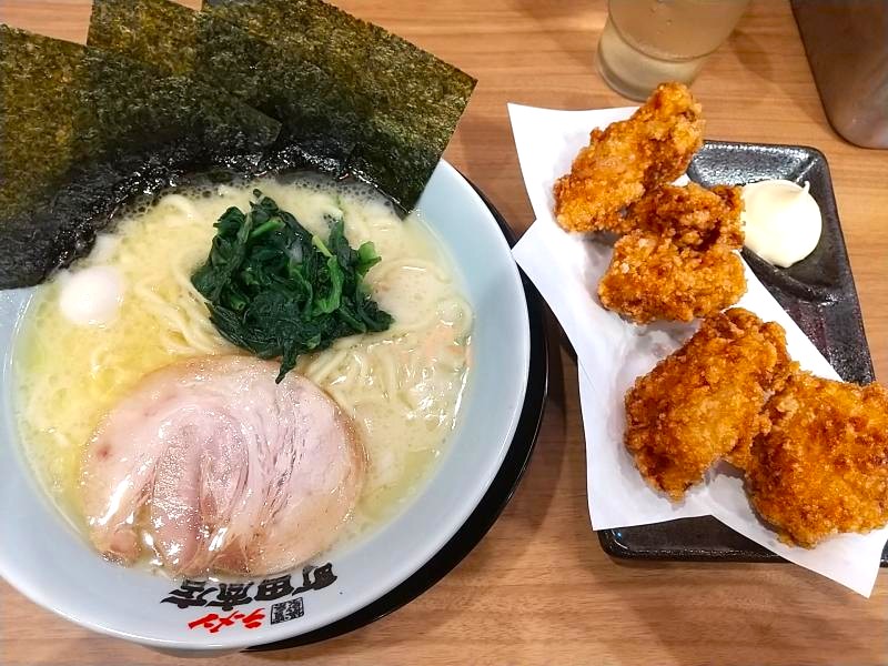 塩豚骨ラーメンの特製唐揚げセット