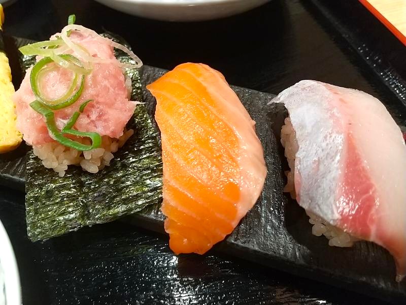 杉玉定食のお寿司