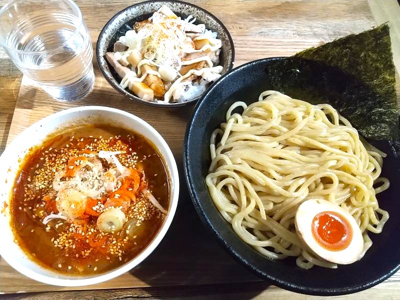弐瓶の辛つけ麺＆焼豚マヨ丼