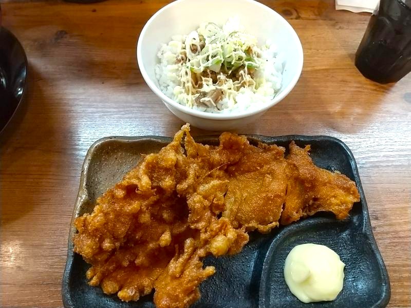 丸高屋のミニチャーシュー丼とからあげ
