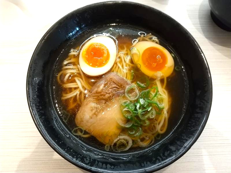 はま寿司の「朝ラーメン（醤油）煮玉子のせ」