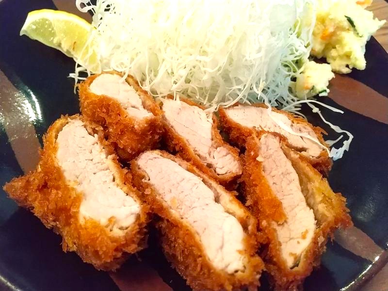 厚切りのヒレかつが旨い！