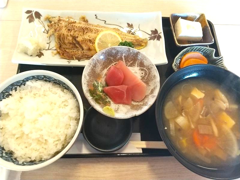 特大ホッケの定食