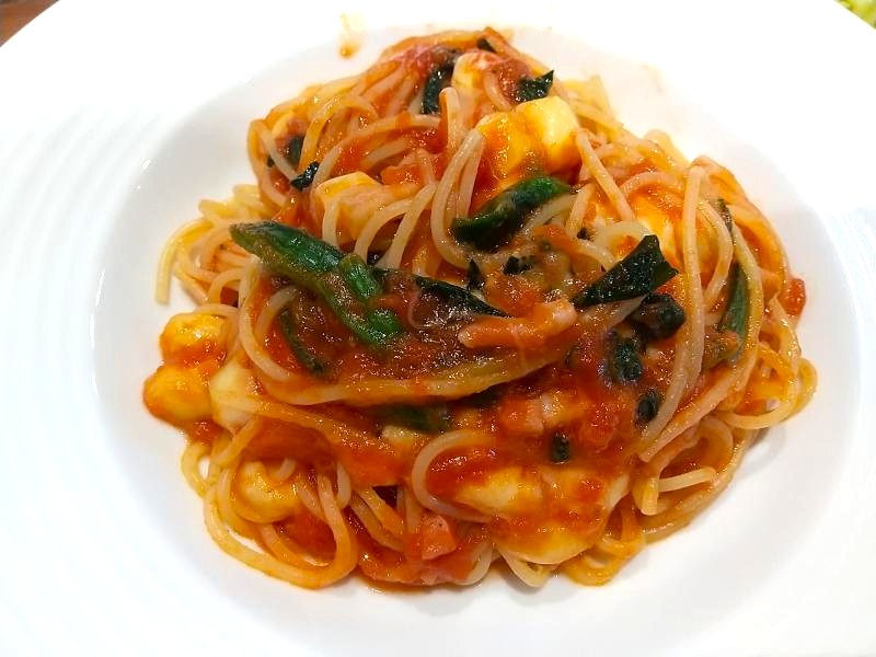 ほうれん草とベーコンのモッツァトマト