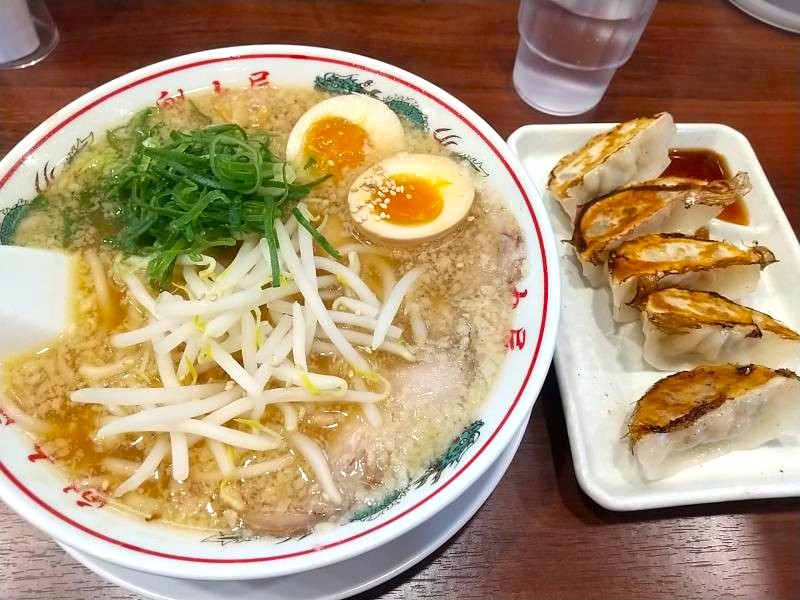 魁力屋のみそ味玉ラーメン&餃子5ケ
