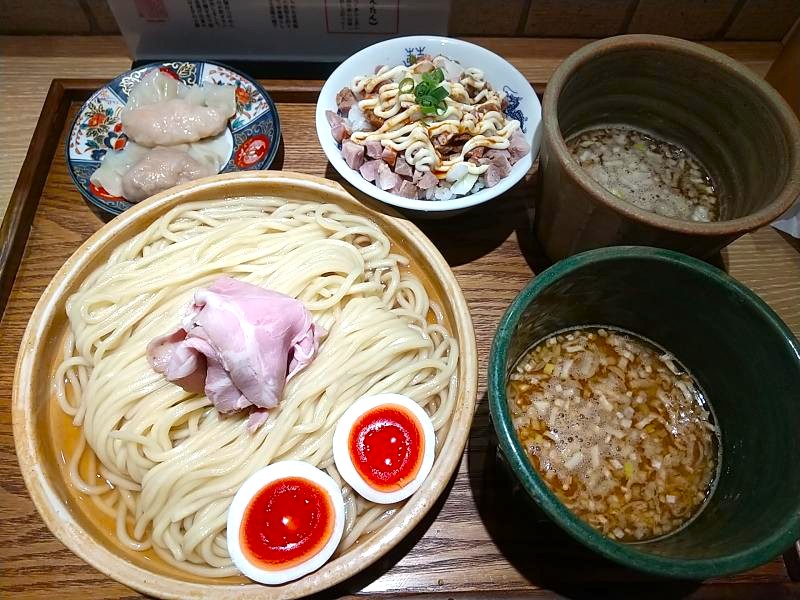 つけ汁2種ちょっとずつつけ麺