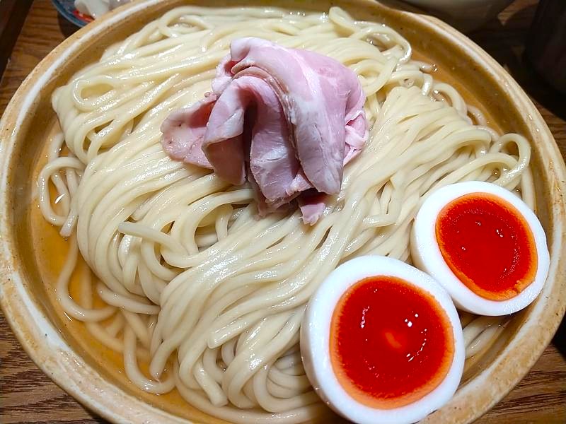 つけ汁2種ちょっとずつつけ麺の半熟玉子