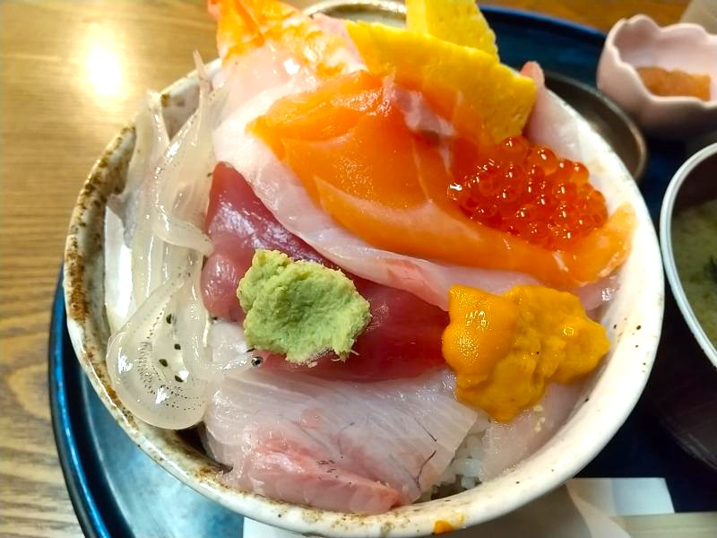 サービスおみくじ丼Bの海鮮ネタ