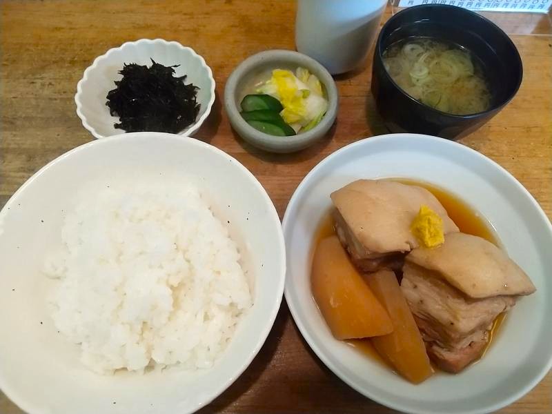 辰巳の豚角煮定食