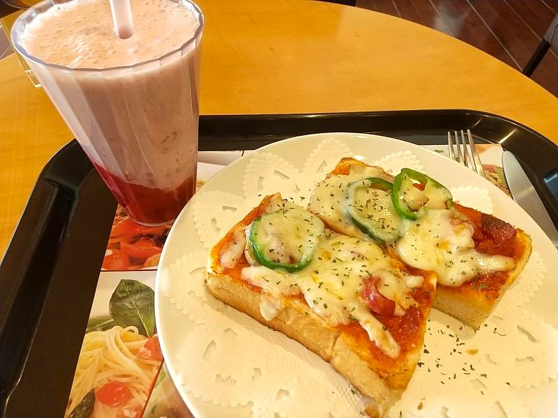 ピザトースト＆贅沢いちごミルク