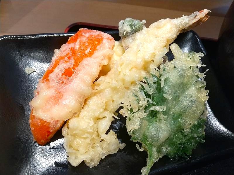 海老、イカ、茄子、大葉、ピーマンの天ぷら