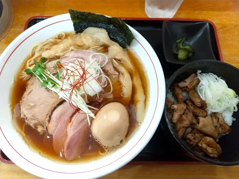 八縁の琥珀醤油 極＆炙りホルモン飯